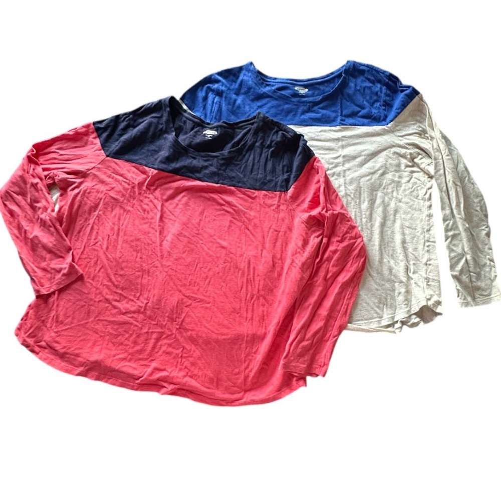 Bundle of Two Long Sleeve Two Toned Old Navy Tees Size XXL